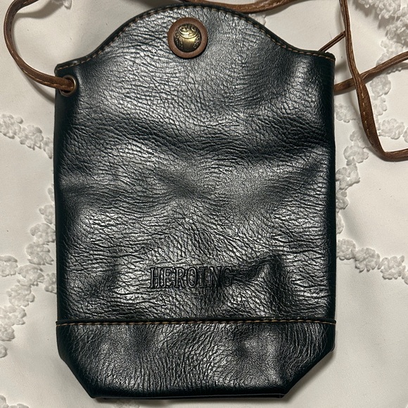 Heroing small green leather crossbody bag. Good used condition - Picture 2 of 6